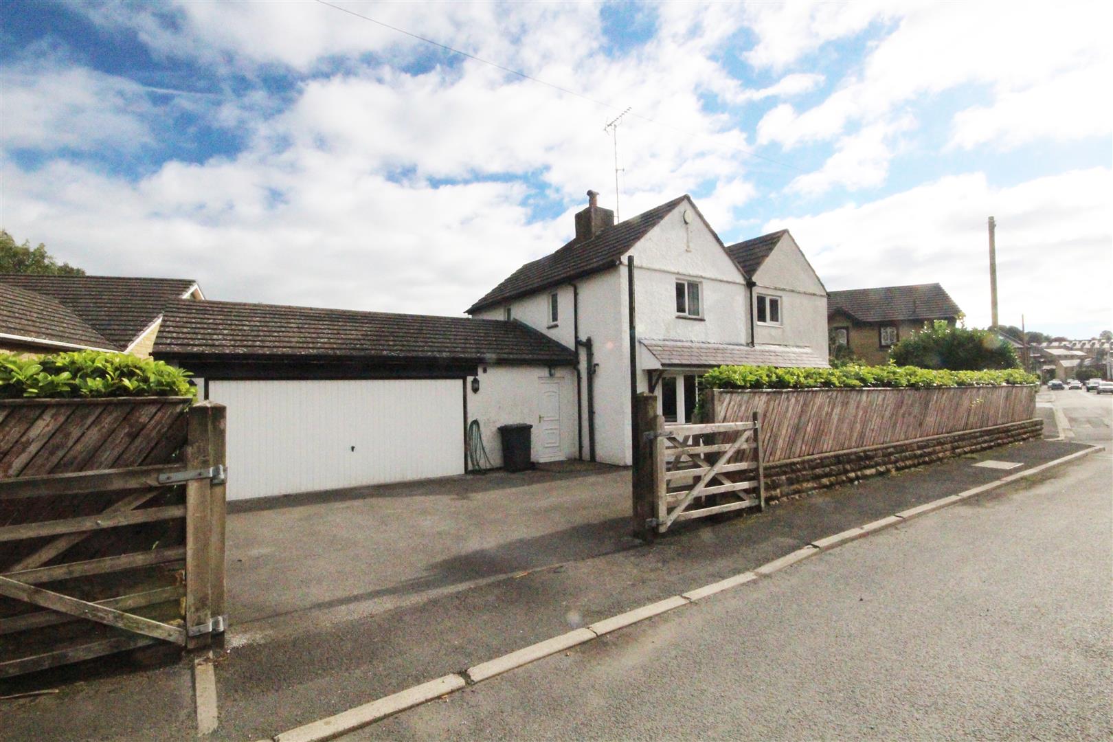 4 bedroom detached house SSTC in Foulridge, Colne - Main Image